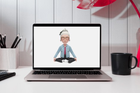 Personne seule regardant par la fenêtre, sentiment d’isolement